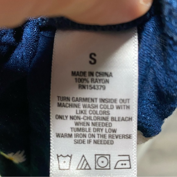 AEROPOSTALE Blue Floral Off Shoulder Crop Top - Picture 2 of 5